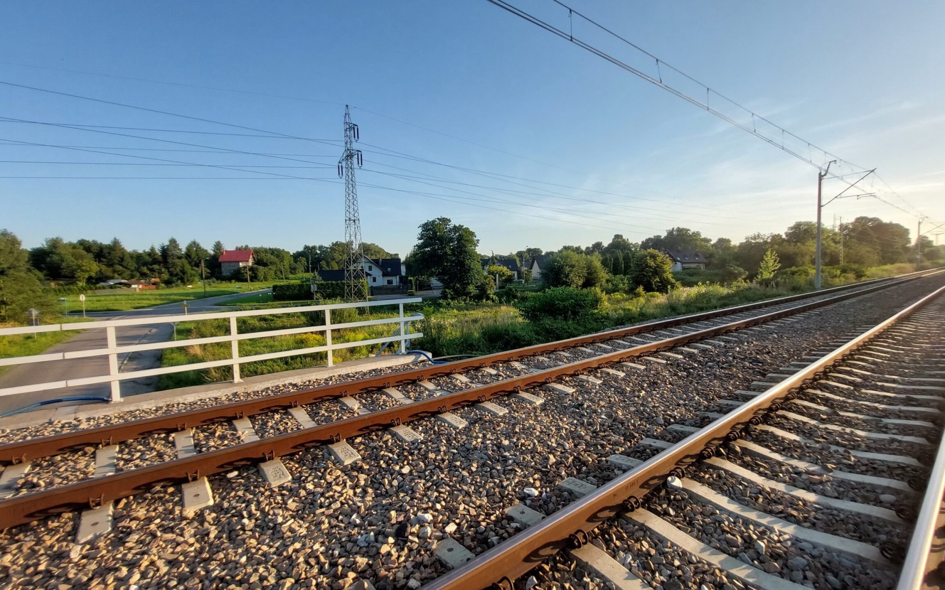 PUBLICYSTYKA. Potrzebny jest dworzec autobusowy i kolejowy przystanek Kruki