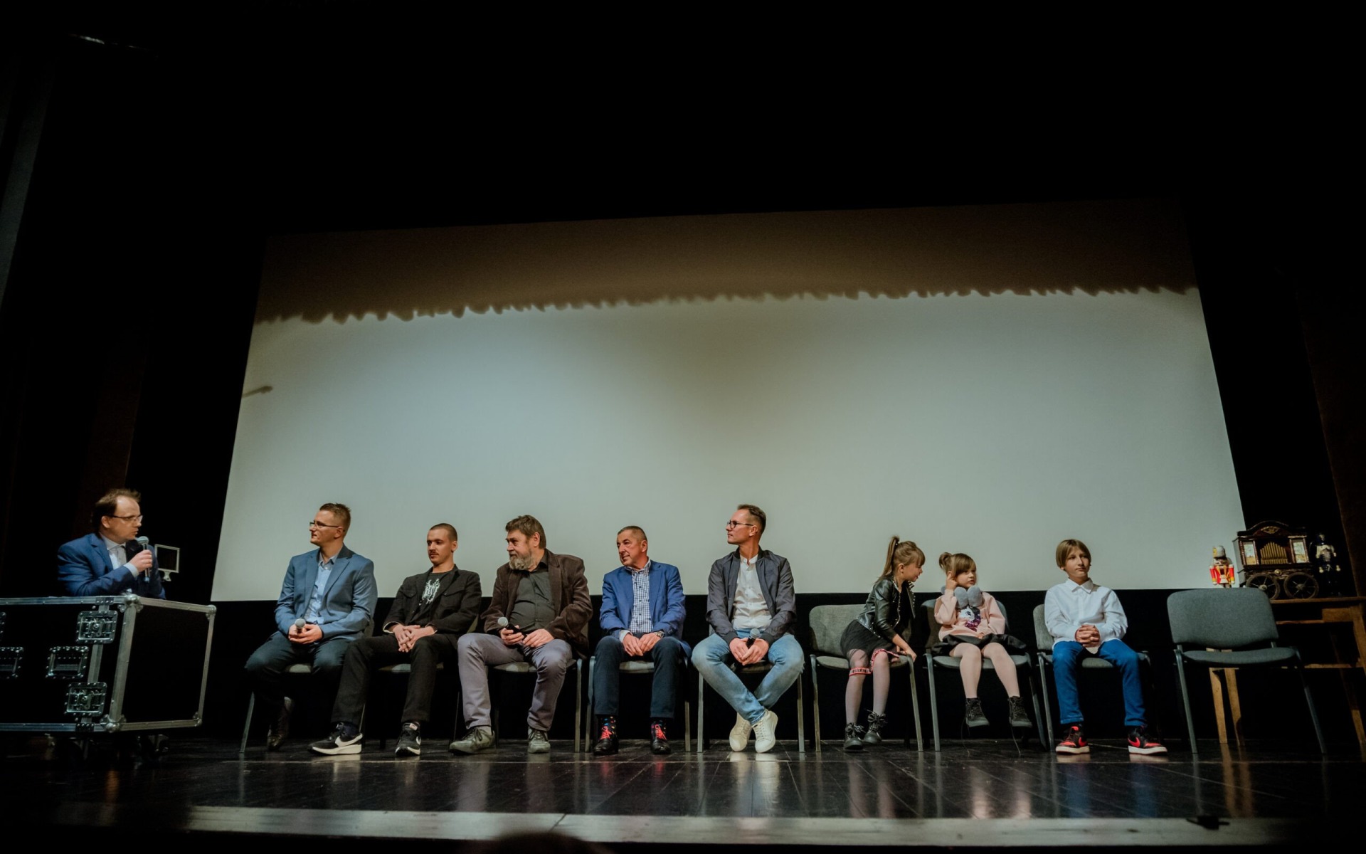 OŚWIĘCIM. Uprowadzoną dziewczynkę poszukuje lokalny kataryniarz, który trafia do nawiedzonego pałacu