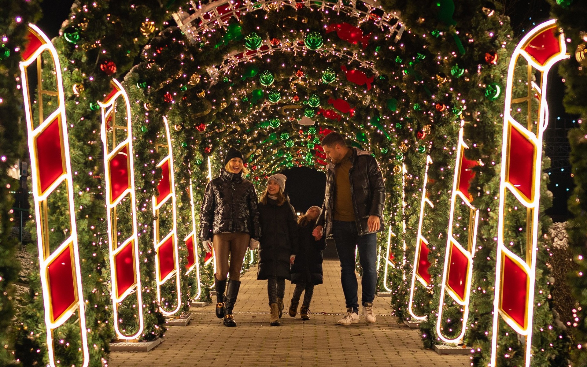 INWAŁD. Baśniowy Las Świętego Mikołaja to Park Miniatur w zimowej odsłonie