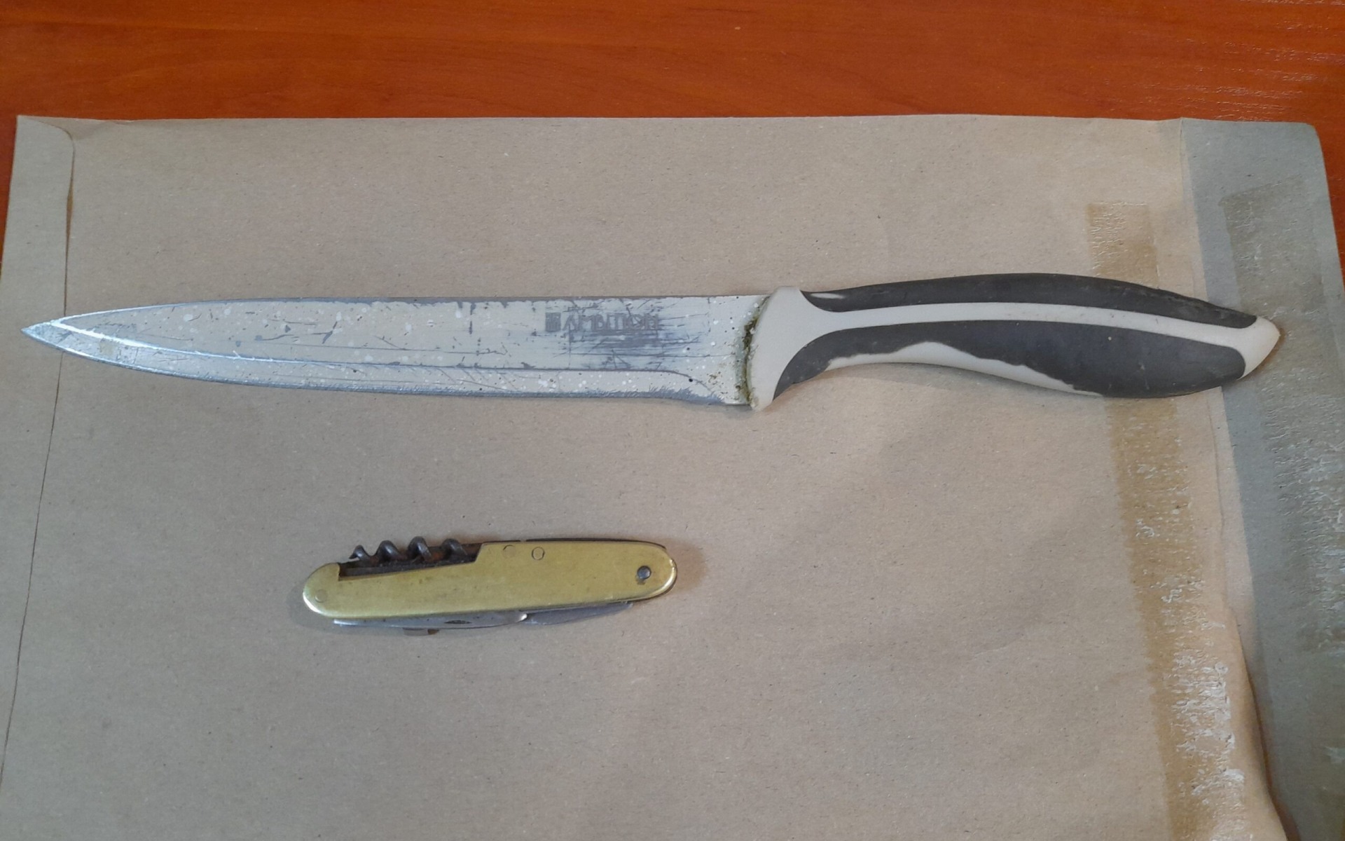 OŚWIĘCIM. Miał 2,5 promila alkoholu i napadł z nożem na biuro podróży