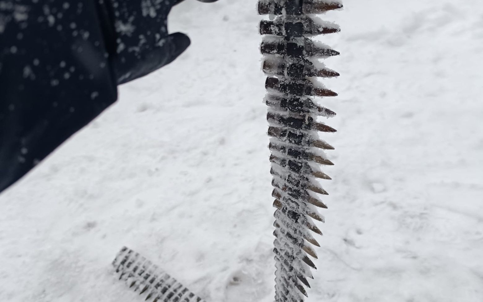 KĘTY. Wyłowił z Soły taśmę nabojową z amunicją z II WŚ