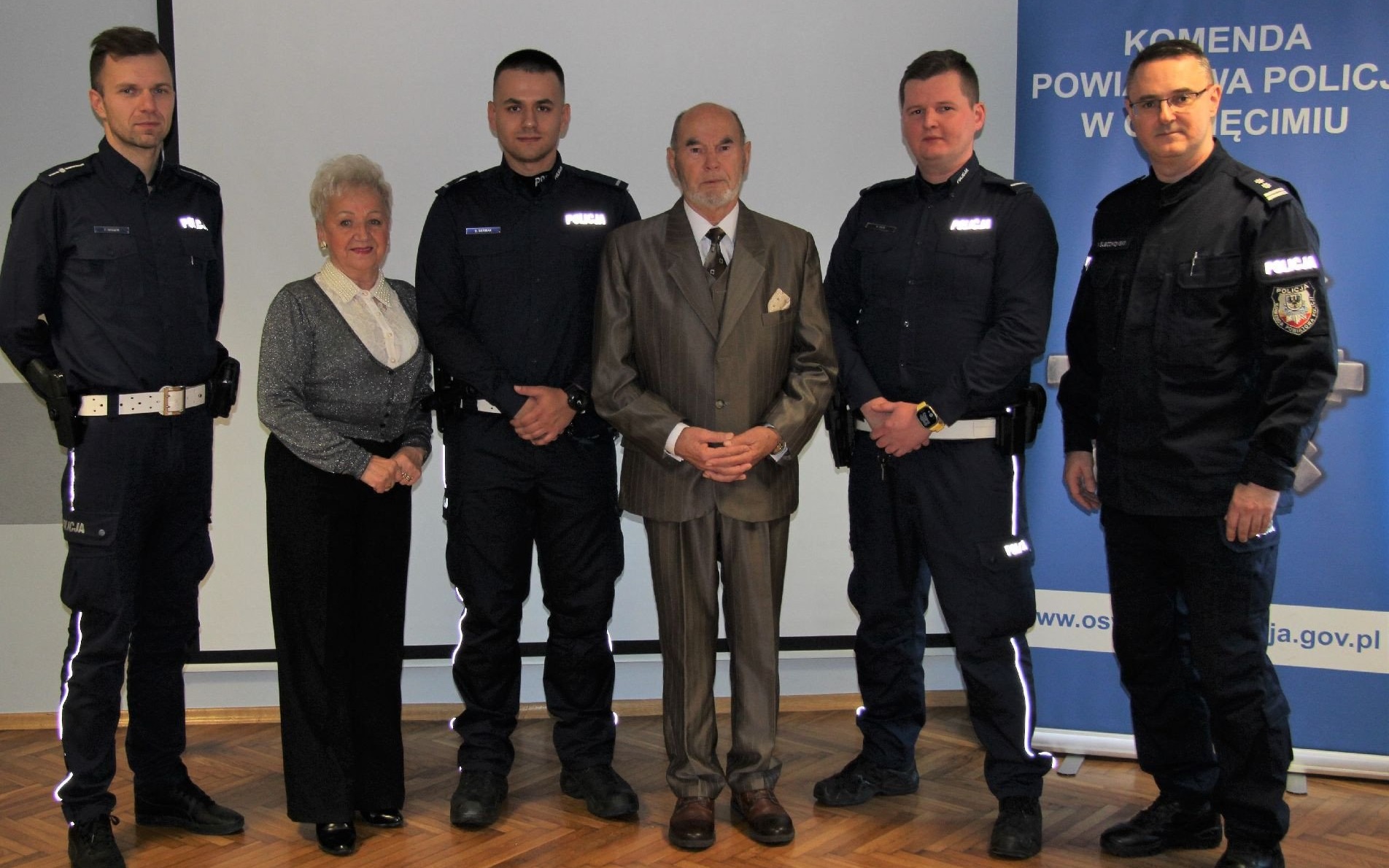 OŚWIĘCIM. Seniorzy chcieli podziękować policjantom za uratowanie życia