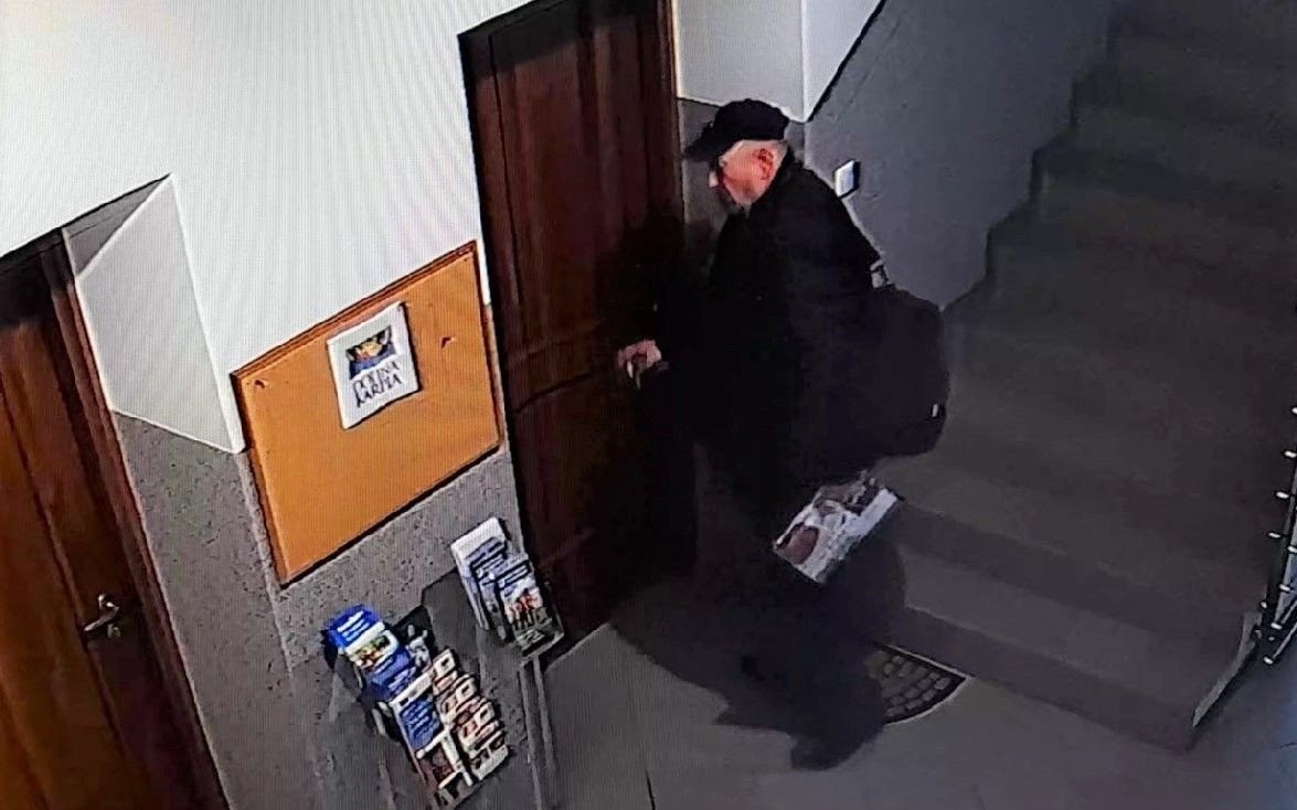 ZATOR. Poszukiwany sprawca kradzieży portfela z jednego z biur