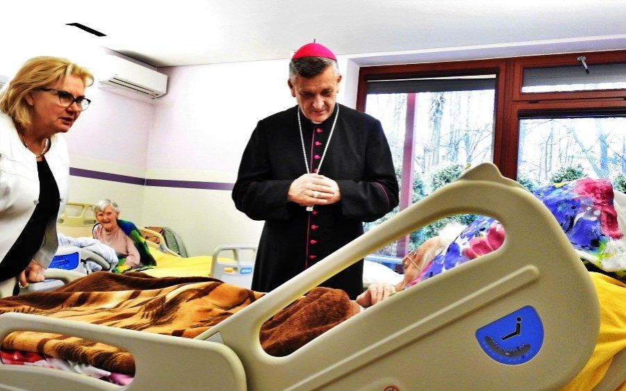 OŚWIĘCIM. W Światowy Dzień Chorego, biskup Roman Pindel odwiedził pacjentów hospicjum