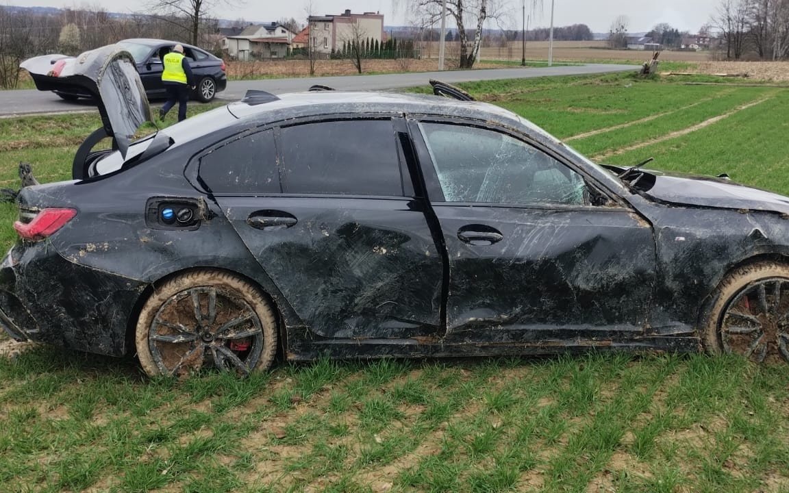 OSIEK. Pościg i dachowanie auta poszukiwanego listem gończym