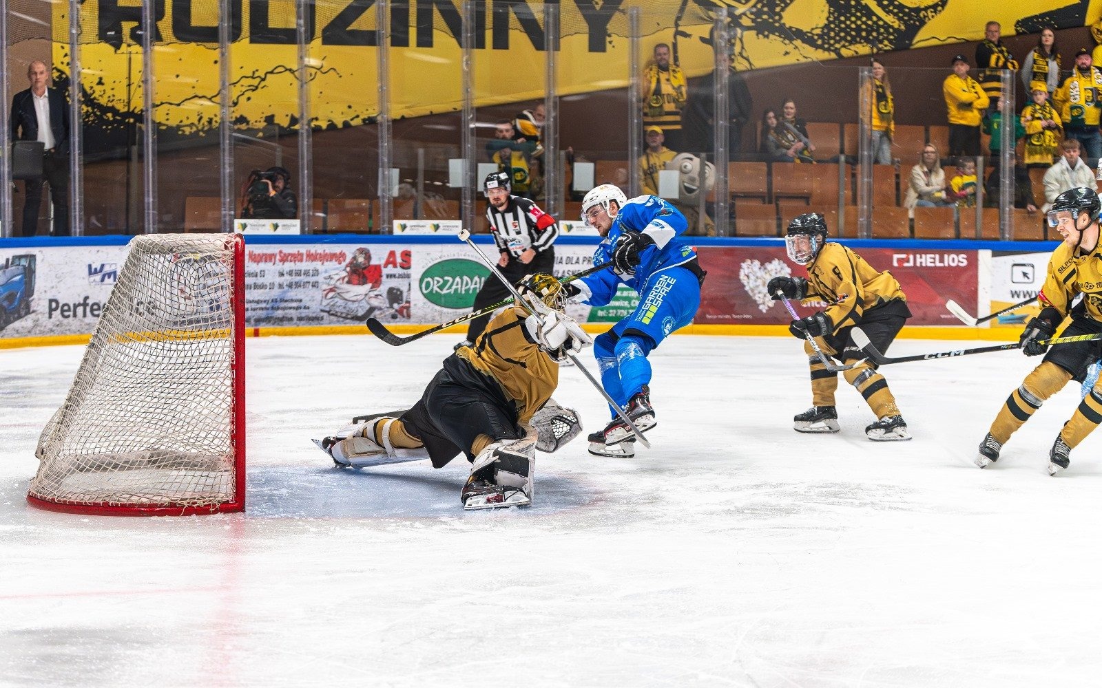 OŚWIĘCIM. W finale play-off hokeiści Re-Plast Unii Oświęcim rozpoczęli od pierwszego zwycięstwa