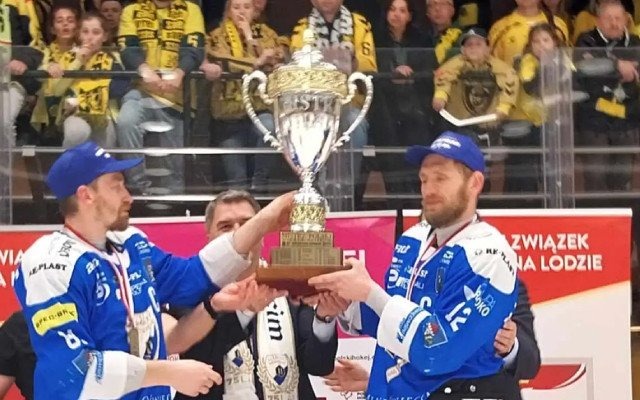 OŚWIĘCIM. Prezydent Janusz Chwierut dziękuje hokeistom, kibicom i sponsorom