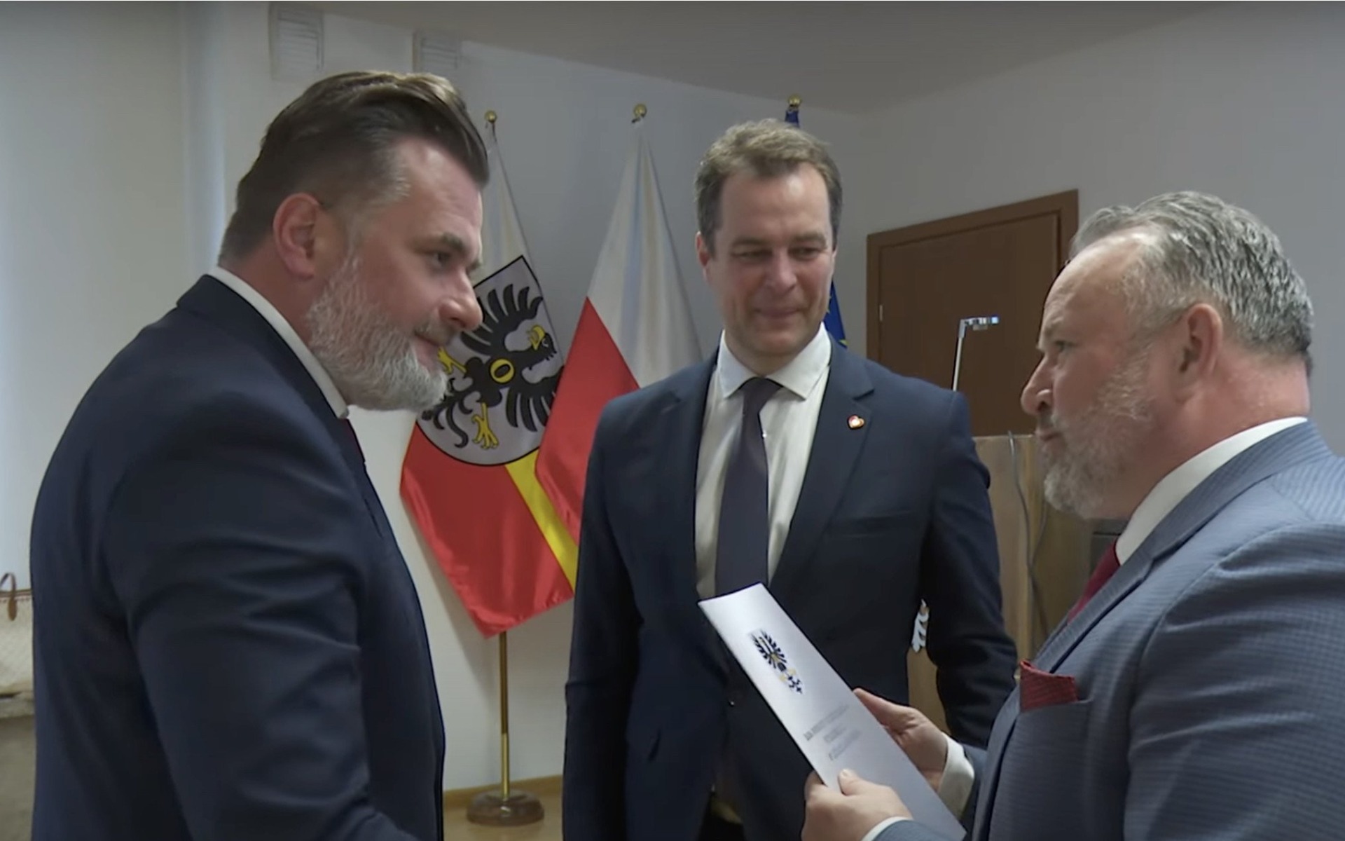 POWIAT. Ostatniej w tej kadencji sesji Rady Powiatu w Oświęcimiu towarzyszyły dwa radosne wydarzenia