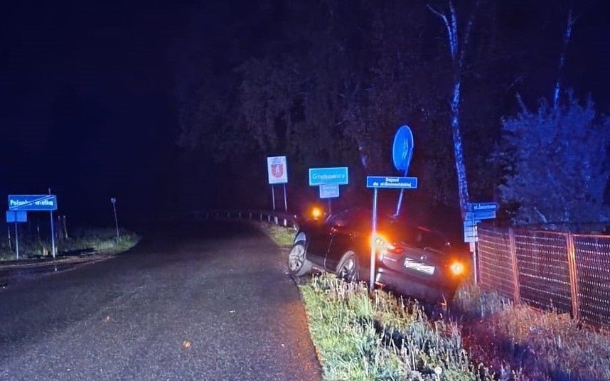 GŁĘBOWICE. 42 letni mieszkaniec Polanki Wielkiej pijany wjechał do przydrożnego rowu