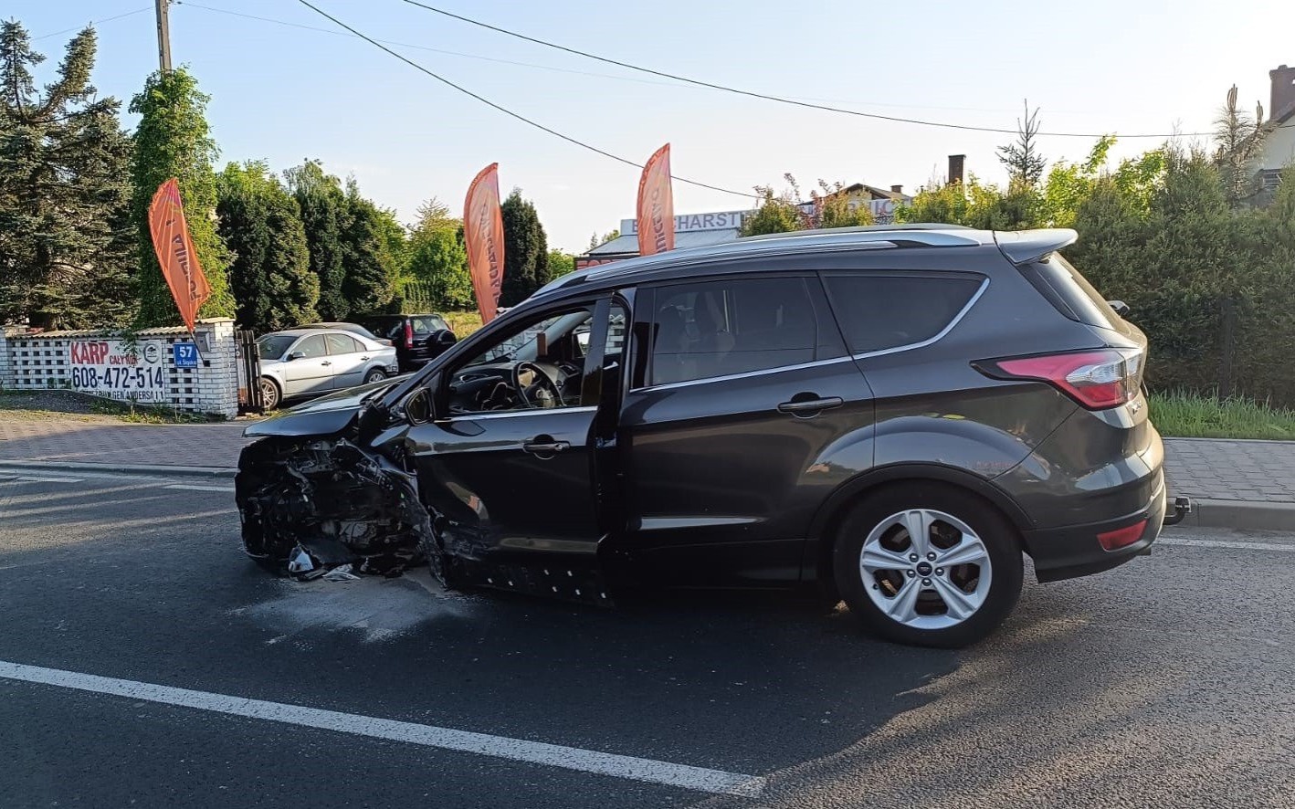 BABICE. Kierowca Forda zjechał na przeciwległy pas ruchu