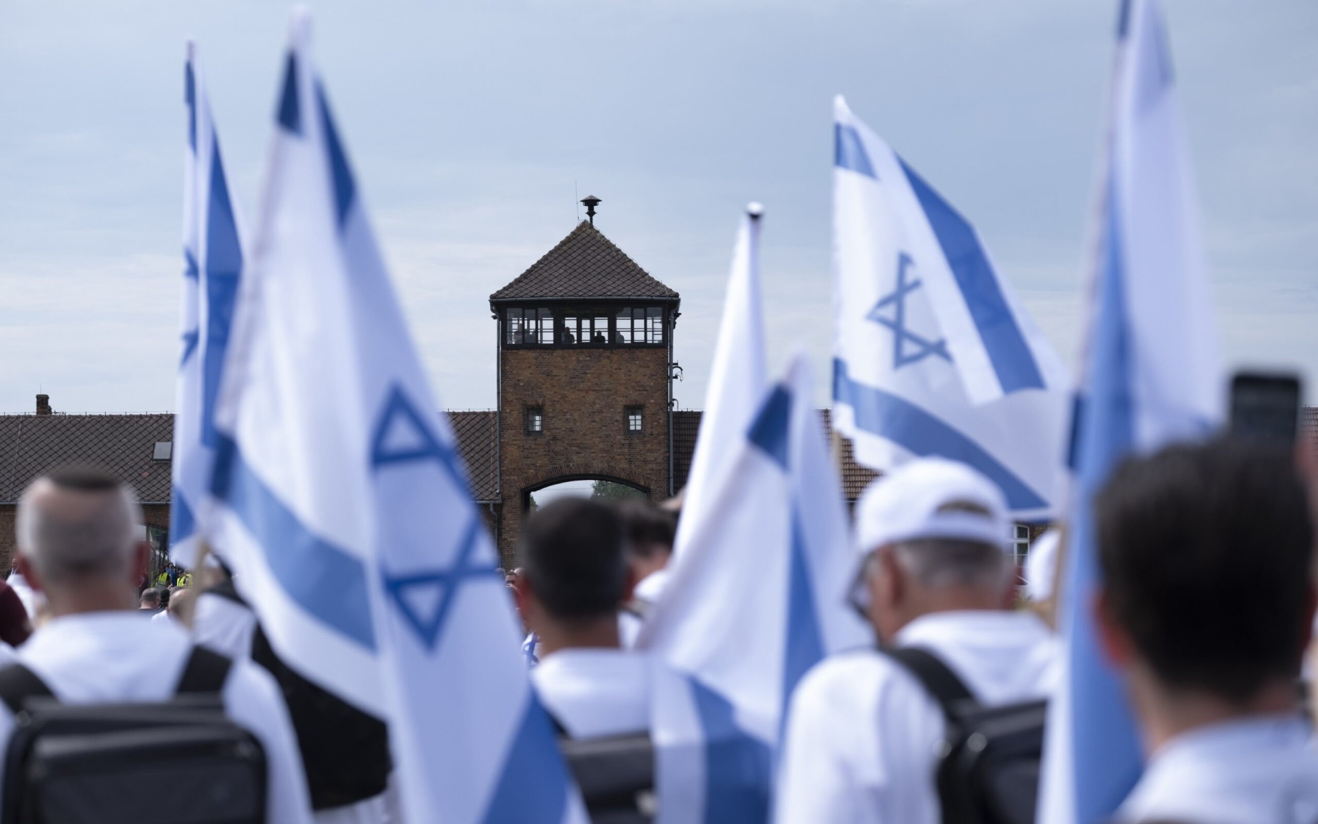 OŚWIĘCIM. Na jego czele szła grupa 55 Ocalałych z Auschwitz i z Holokaustu