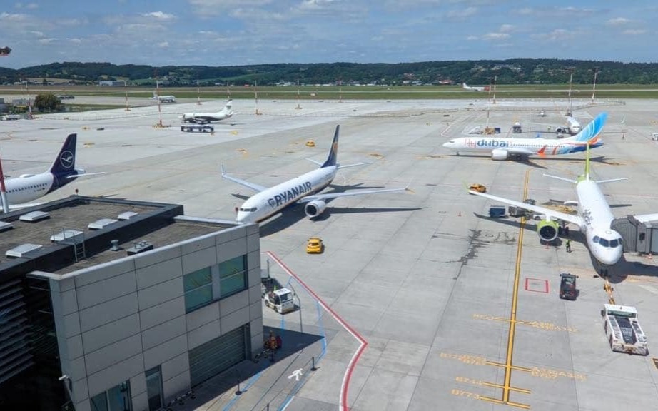 Rozpoczęcie wakacji na lotnisku Kraków Airport – Oferty i Wydarzenia