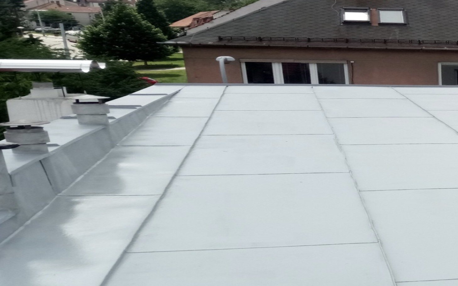 Malowanie dachu – cena. Ile kosztuje malowanie dachu?