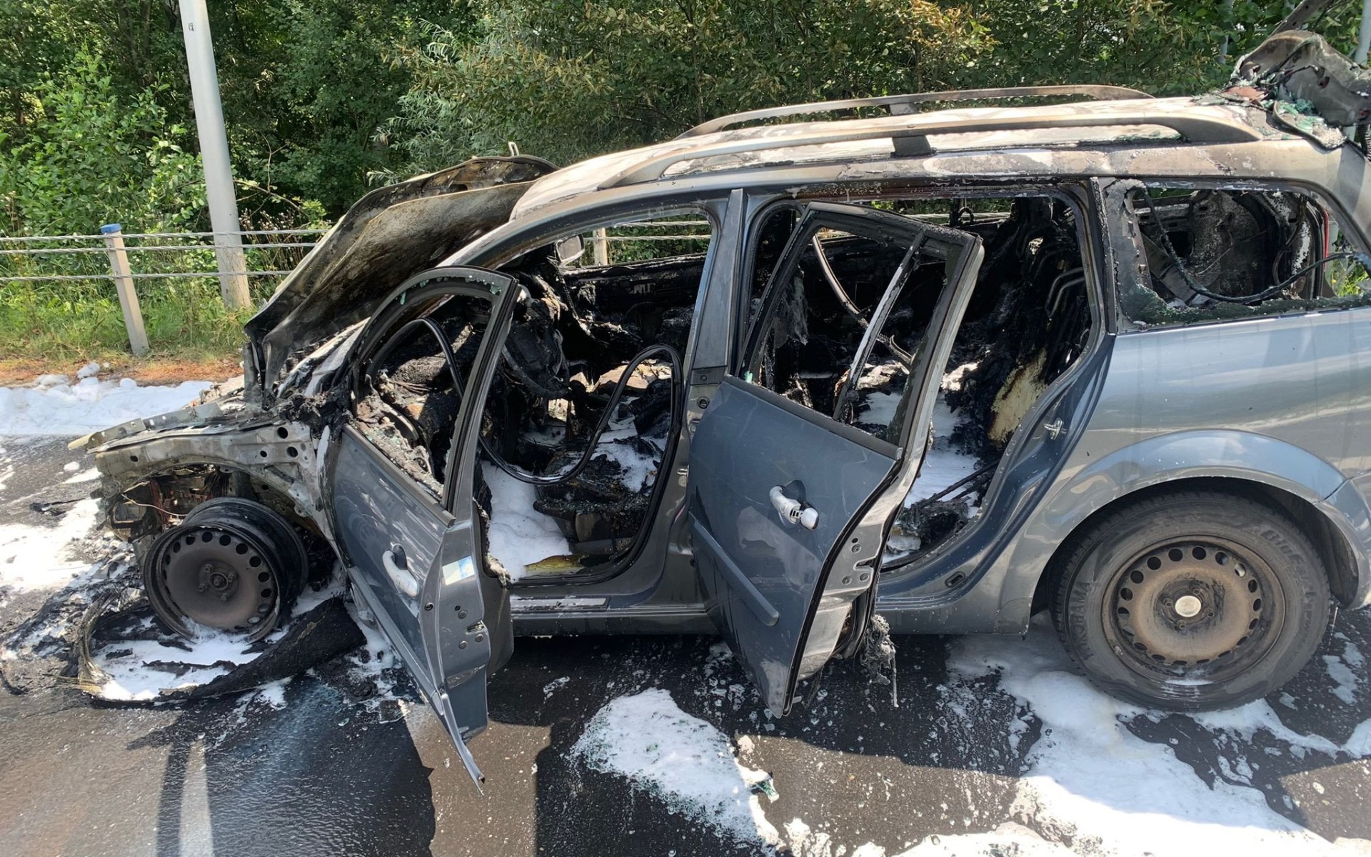 Pożar samochodu w Oświęcimiu: szybka reakcja służb