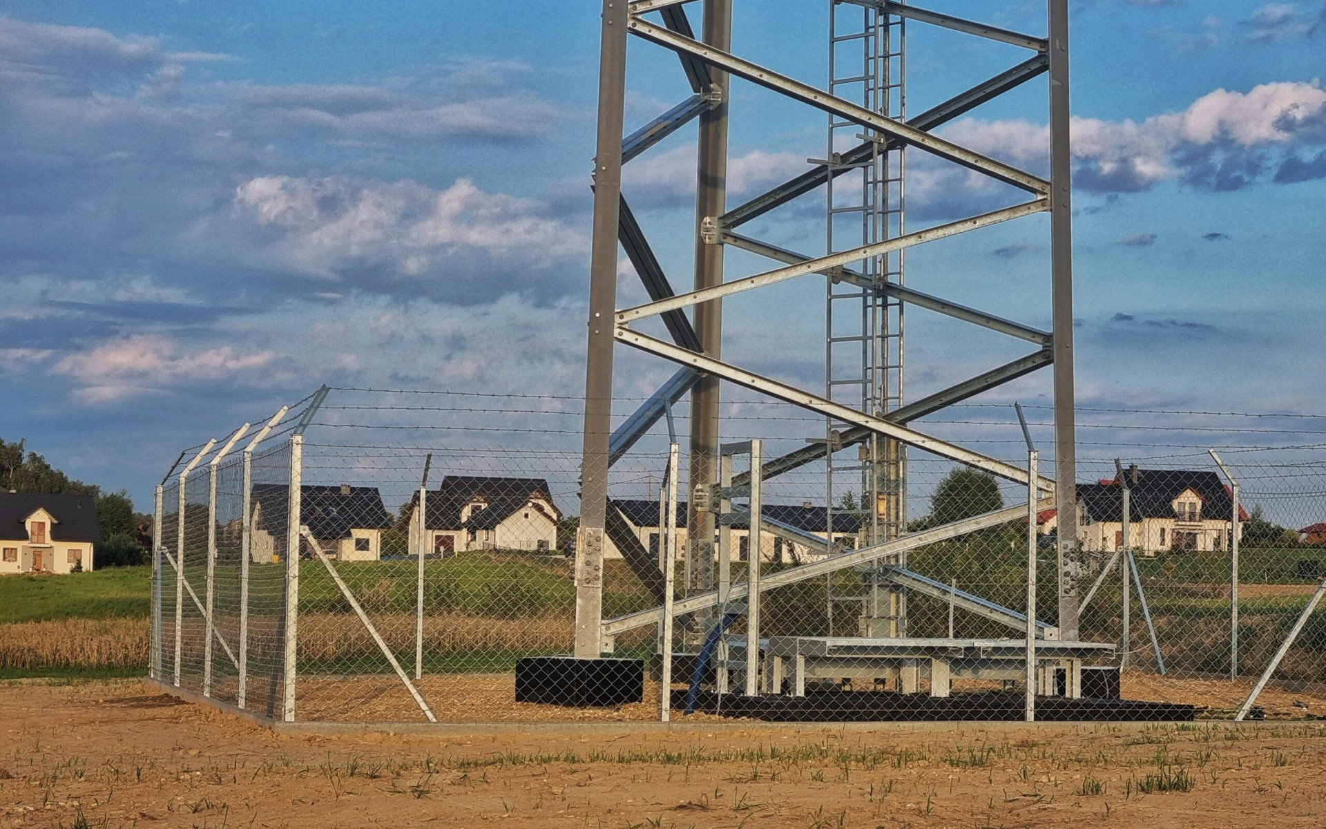 Co dalej w sprawie masztu w Malcu? 500 podpisów i sesja rady miejskiej z udziałem starosty