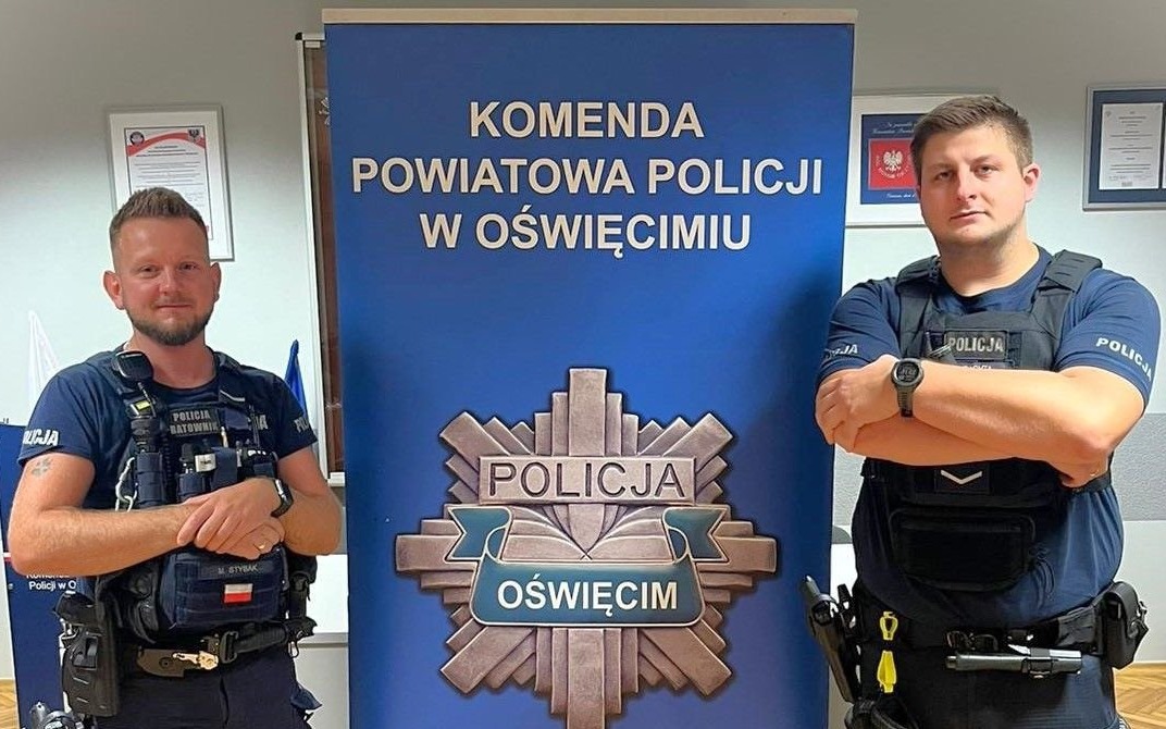 Policjanci z Oświęcimia ratują życie mężczyzny, który dokonał samookaleczenia