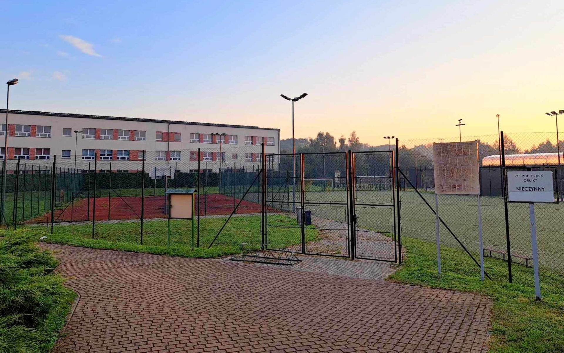 Modernizacja boiska przy „Chemiku” w Oświęcimiu! Powiat inwestuje w sport za 366 tys. zł