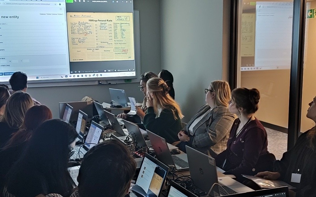 Wolontariusze z ośmiu krajów poznają historię Auschwitz z nowej perspektywy