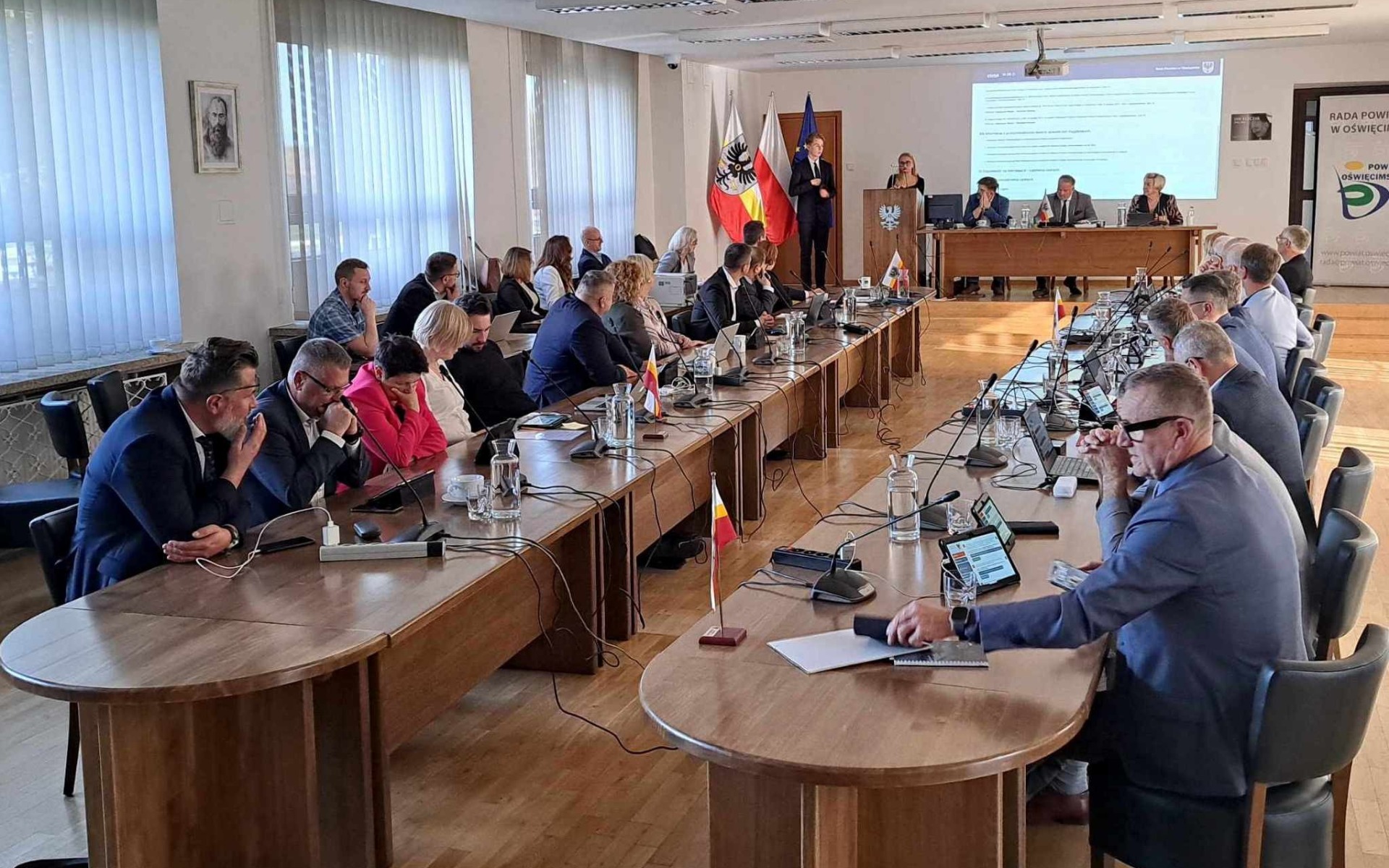 Młodzieżowa Rada Powiatu w Oświęcimiu powołana – młodzi przejmują inicjatywę