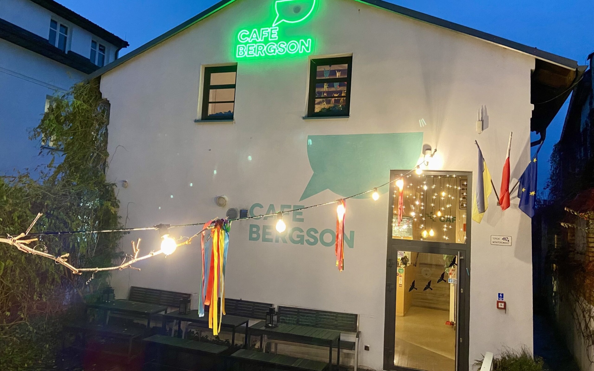 Powrót neonów w Oświęcimiu – Nowa era Cafe Bergson