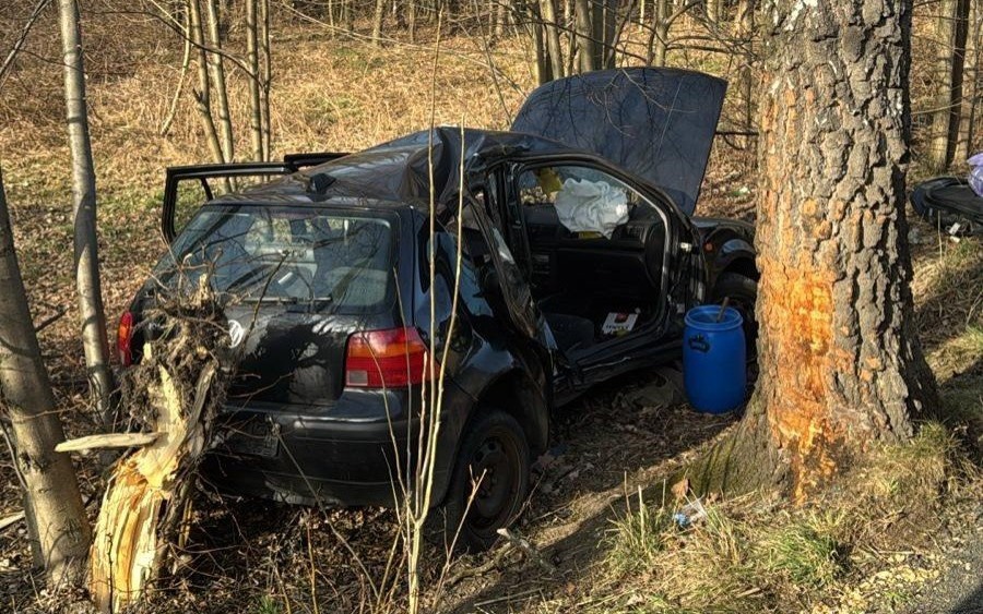 Poważny wypadek w Kętach – dwoje nastolatków i kierowca ciężko ranni