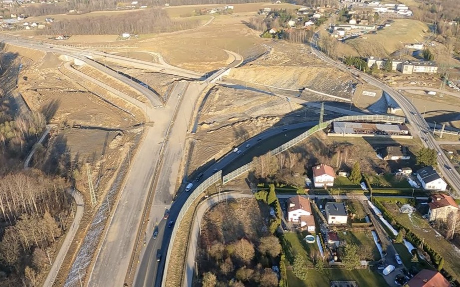 Nowa S1 z lotu paralotnią! Tak wygląda droga, która połączy Bielsko z Mysłowicami – zdjęcia zapierają dech