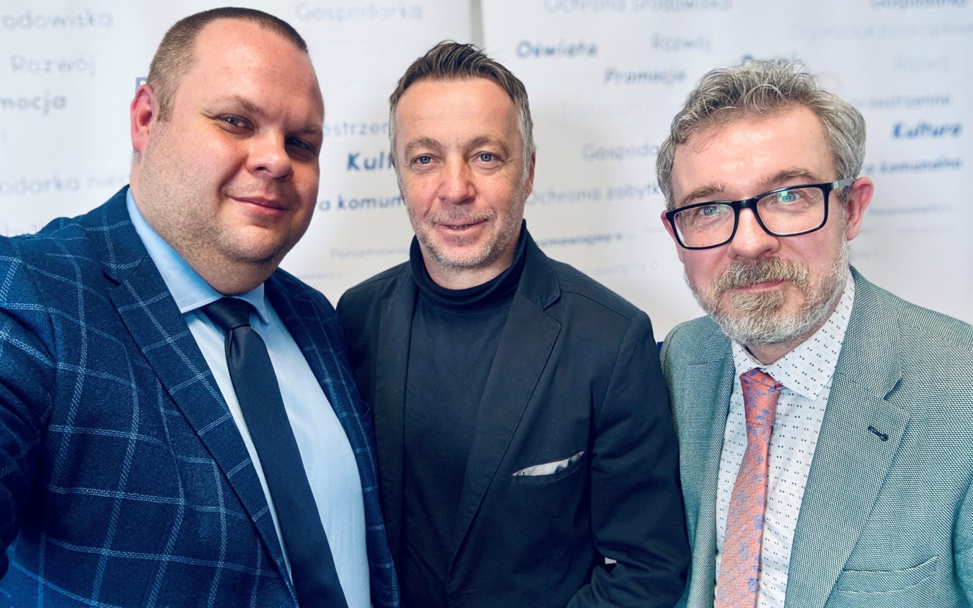 Porozmawiajmy o wizycie Przemysława Czarnka oraz budowie w Oświęcimiu mauzoleum dla mykwy za 10 mln zł…