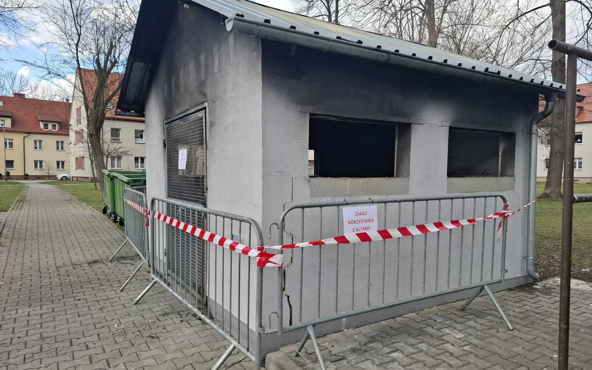 Podpalacz altan śmietnikowych grasuje na Chemików! Straty liczone w setkach tysięcy