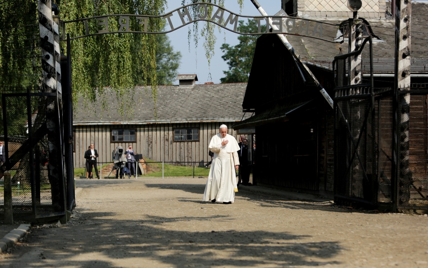 Papież Franciszek w Auschwitz-Birkenau. Symboliczna wizyta, która dziś wybrzmiewa jeszcze mocniej