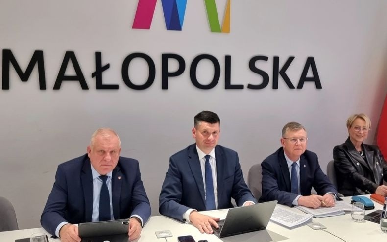 Małopolska inwestuje ponad 130 mln zł z Funduszy Europejskich: zdrowie, transport i ścieżki rowerowe