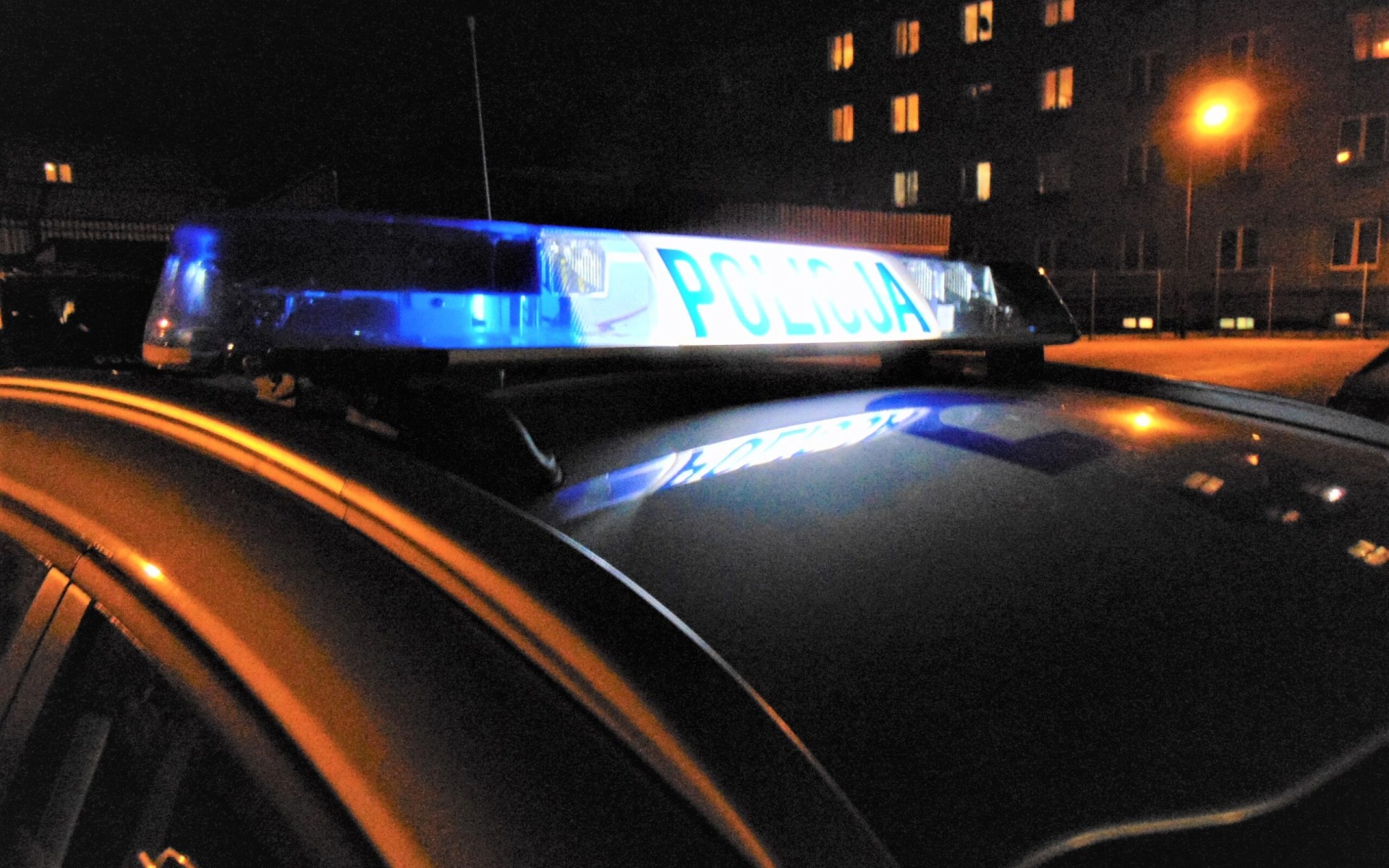 Awantura z jajkami i keczupem w Oświęcimiu! 34-latek zaatakował policjantów na klatce schodowej