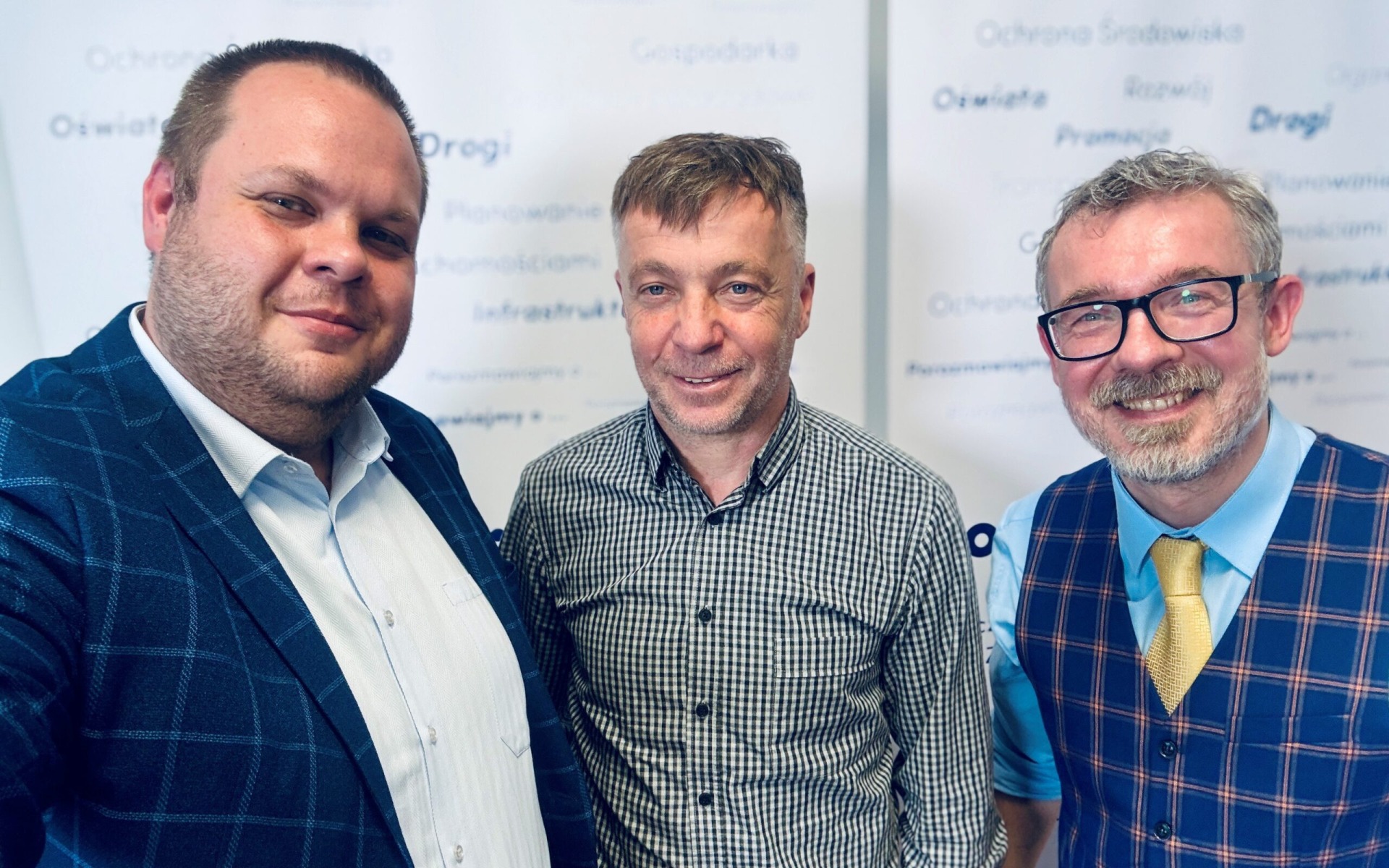 O polityce i wyborach, newsach i kosztach budowy lodowiska oraz sprzedaży budynku SOSW na Starym Mieście