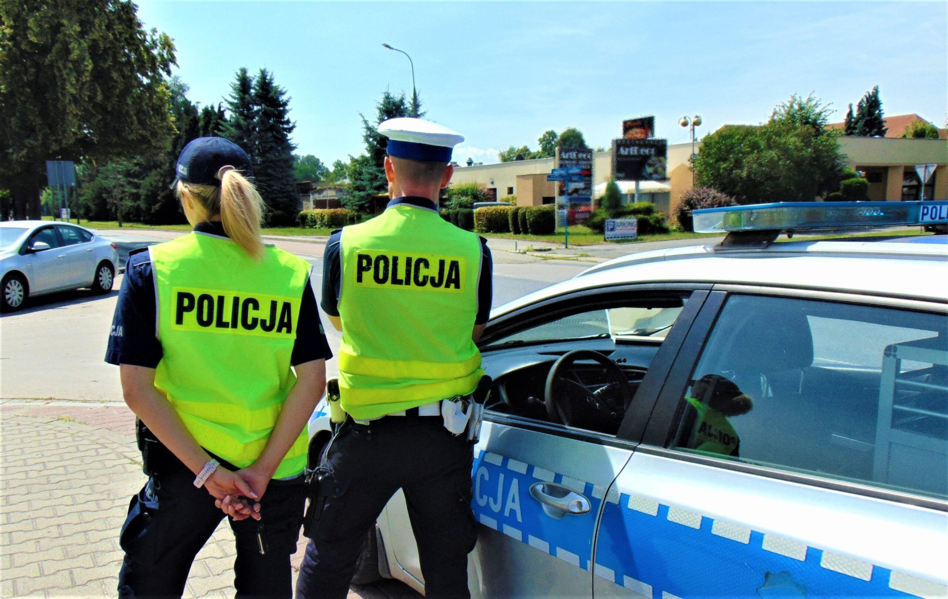 Policyjna akcja Bezpieczne Wakacje 2025 ruszyła! Sprawdź, co czeka kierowców i rodziny