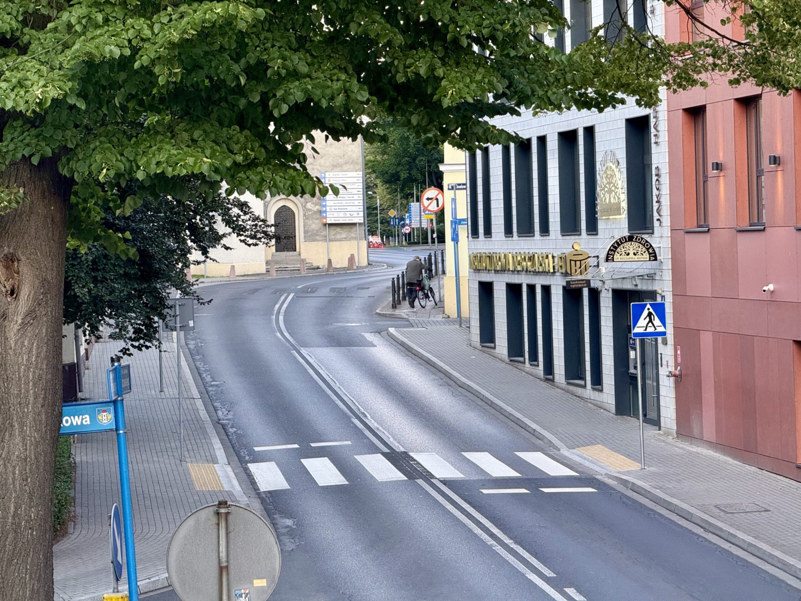Zmiany na ul. Dąbrowskiego w Oświęcimiu. Zlikwidowano jedno z przejść dla pieszych – będzie bezpieczniej