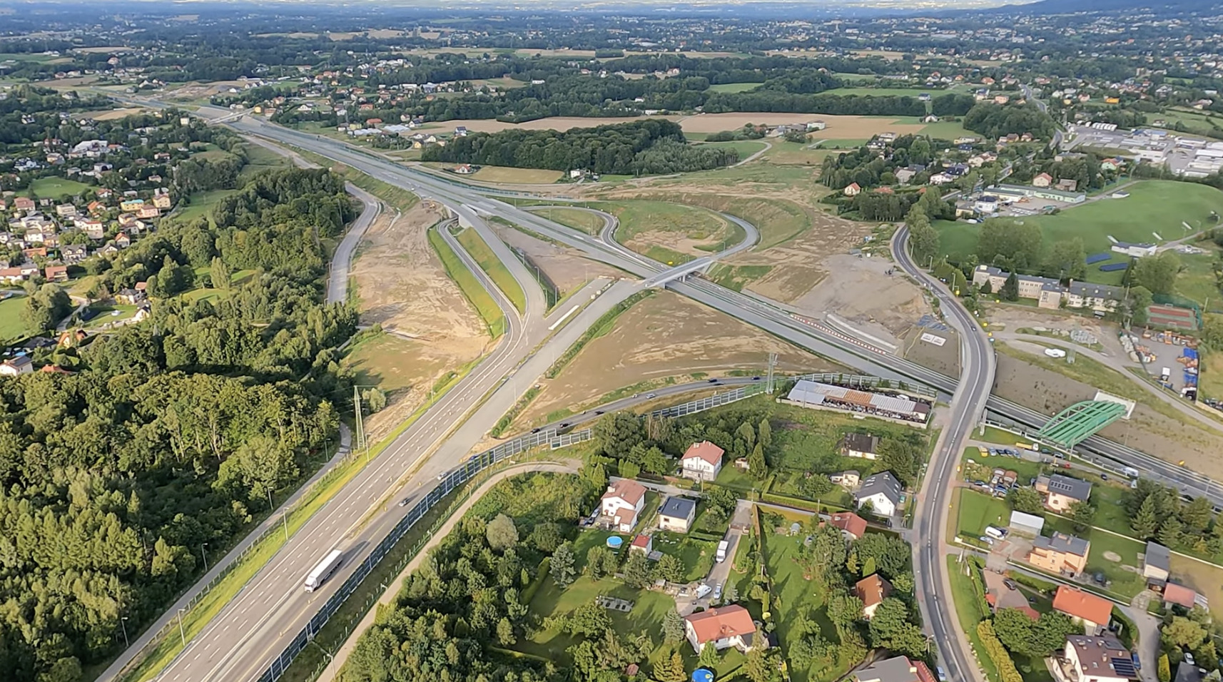 Leciał nad S1! Zobacz, co uchwycił z paralotni nad budową drogi ekspresowej