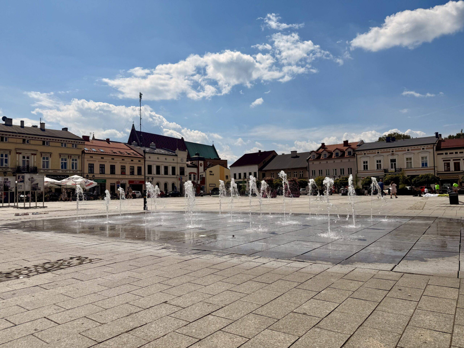 Małopolska w ogniu słońca! Oświęcim w strefie upałów do 34°C – sprawdź, jak się chronić