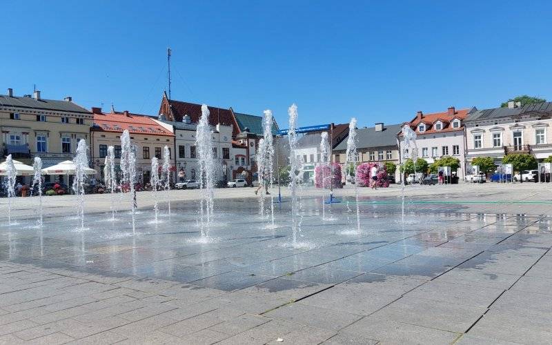 Oświęcim w upał: Fontanny kuszą, ale mogą poważnie zaszkodzić zdrowiu!