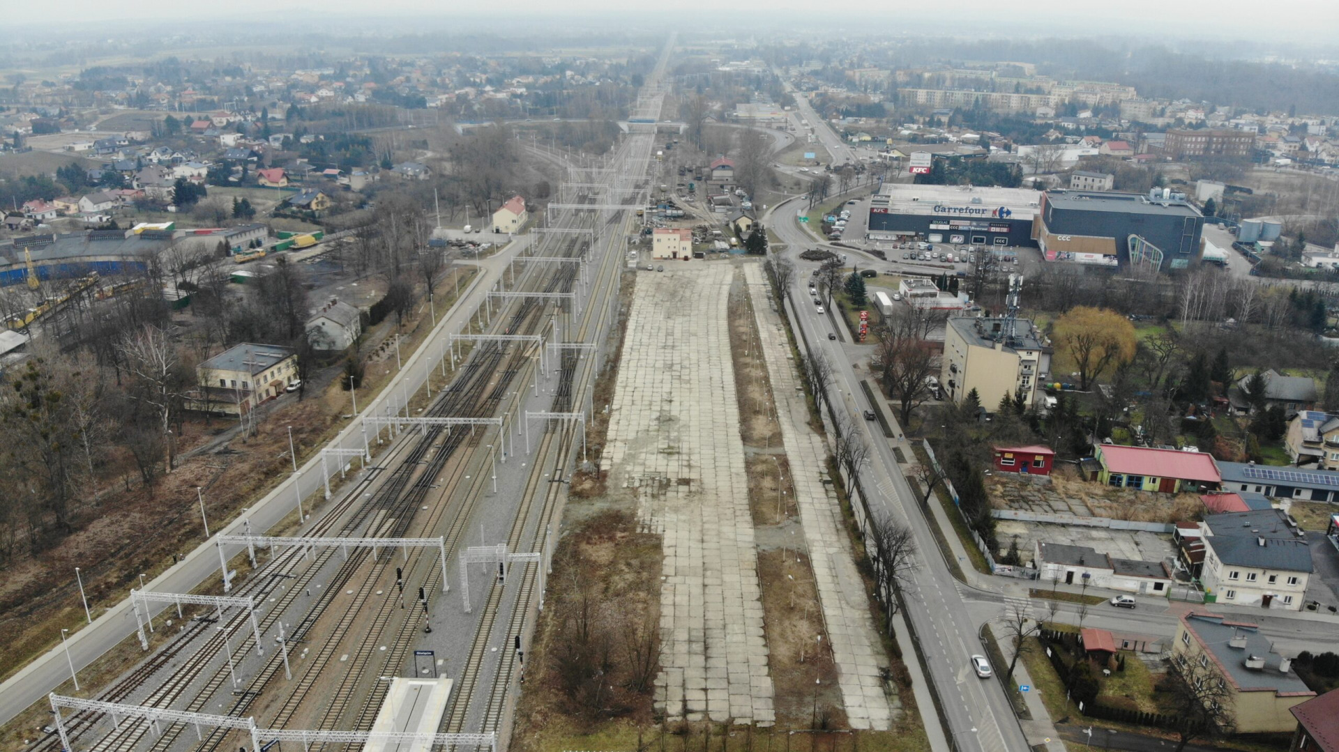 Oświęcim. Dworzec PKP i okolice – co dalej z terenami, blokami kolejowymi i hałasem?