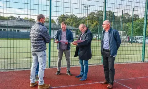 Podpisano umowę na remont boiska wielofunkcyjnego na kęckim Orliku!