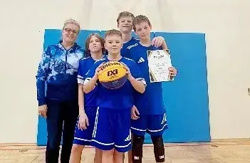 Koszykarze z ZSP nr 3 wicemistrzami w Powiatowych Igrzyskach Dzieci w Koszykówce 3x3 Chłopców