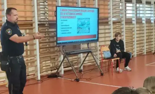 Prelekcja o cyberprzemocy zorganizowana przez Straż Miejską w ZSP nr 3 Kęty