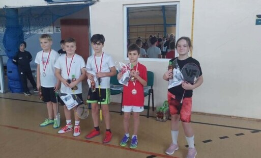 Świetny start uczniów „Dwójki” na Festiwalu Badmintona w Tomicach