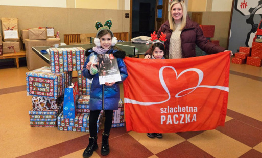 Szlachetna Paczka w SP Nowa Wieś – uczniowie, rodzice i nauczyciele pomagają potrzebującej rodzinie.