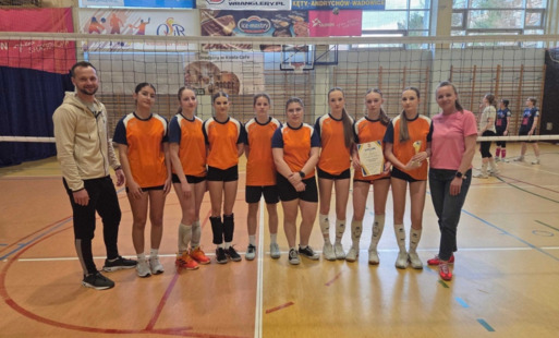 Szkoła Podstawowa w Malcu zdobyła podwójne 2. miejsce w Powiatowych Igrzyskach Młodzieży Szkolnej w piłce siatkowej dziewcząt i chłopców