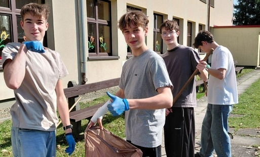 Porządki wiosenne przy ZSP nr 3 Kęty Podlesie czas zacząć!