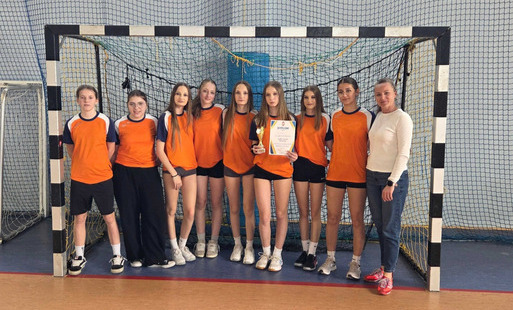 Srebro dla dziewcząt ze Szkoły Podstawowej w Malcu w Powiatowych Igrzyskach Młodzieży Szkolnej w Chełmku