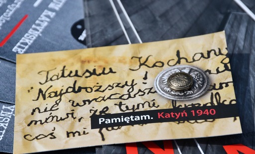 Akcja „Podziel się guzikiem” w ramach kampanii „Pamiętam. Katyń 1940”