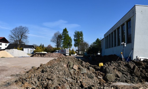 Boisko wielofunkcyjne przy „Dwójce” nabiera kształtów