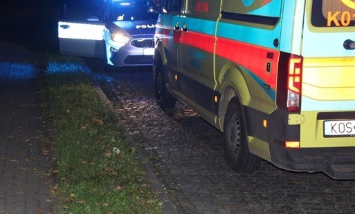 Policjanci wyważyli drzwi by ratować życie seniorki