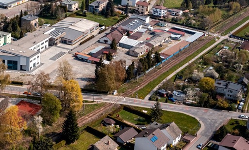 Ścieżka pieszo-rowerowa biegnąca wzdłuż linii kolejowej zyska nowe oblicze